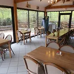 Du Saut Des Cuves Otel