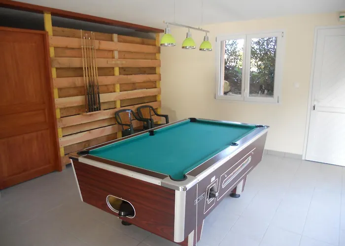 ホテル Du Saut Des Cuves クソンリュプト・ロンジュメール